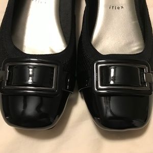 New Anne Klein iflex Unice Flat Black w/ buckle
